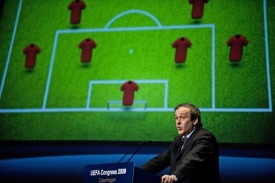 Michel Platini na kongresu UEFA v Kodani.