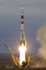 K ISS má Sojuz se třemi muži na palubě dorazit v sobotu.