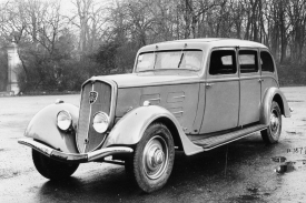 Peugeot nechce jen prodávat. Stojí třeba o kabriolet 601 Eclipse ze 30. let (na snímku uzavřená verze).