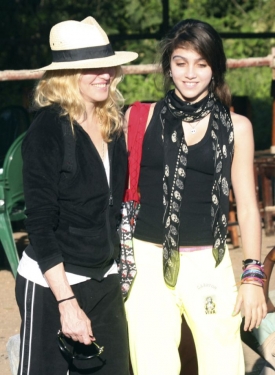 Madonna se svou dcerou Lourdes v Malawii.