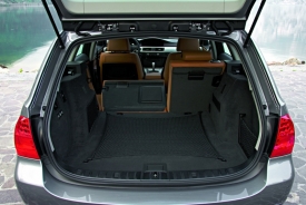 Kombi zvané Touring není rekordmanem v přepravní kapacitě, spíše praktičtější verzí výchozího sedanu.