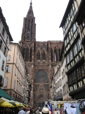 Gotická katedrála budovaná od 12. do 15. století.