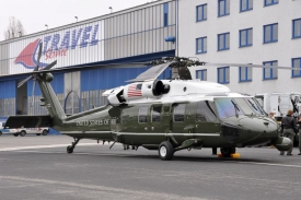 Obamův vrtulník na pražské Ruzyni.