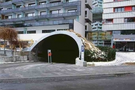 Čern&eacute; d&iacute;ry ve V&iacute;dni. Sn&iacute;mek od Wolfganga Schneidera.