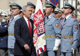 Když byl v Praze George Bush, na šéfa ČSSD Paorubka si čas našel.
