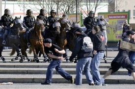 Pravicoví extremisté se v Přerově střetli s policií.