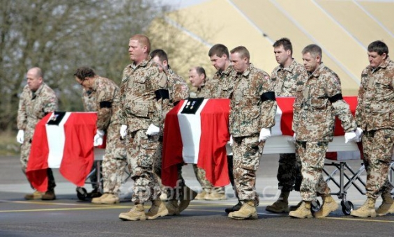 Dánští vojáci padlí v Afghánistánu se vracejí do vlasti.