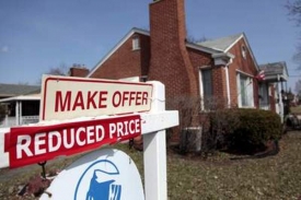 Ceny nemovitostí spadly a Američané nemají jak hradit dluhy.
