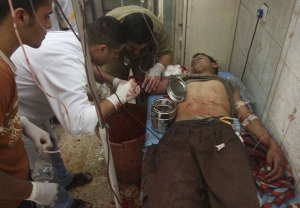 Teror trvá. Muž zraněný při výbuchu bomby v Bagdádu.