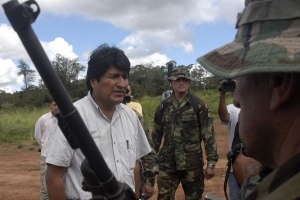 Morales na návštěvě protidrogových jednotek u Santa Cruz.