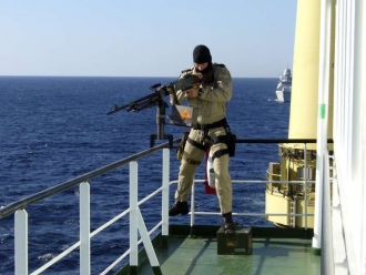Holandská fregata nasazená proti pirátům v Adenském zálivu.