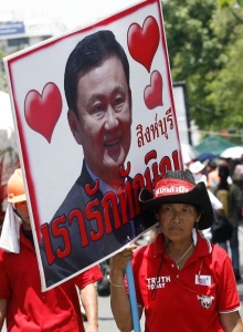 Stoupenci Tchaksina Šinavatry se stahují od sídla vlády.