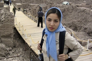 Saberiová po zemětřesení v íránském Bamu (2004).