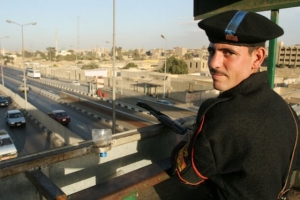 Egyptský voják v Káhiře. Ostraha turistických lokalit.