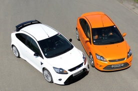 Ford přirovnává Focus ST k delfínu a RS ke žraloku. Což je docela výstižné.