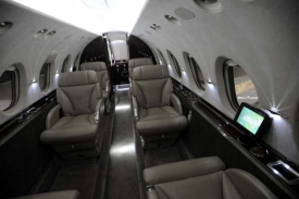 Luxusní interiér letadel společnosti NetJets.
