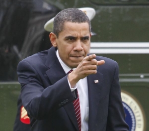 Obama při nedělním návratu do Washingtonu ze summitu OAS.