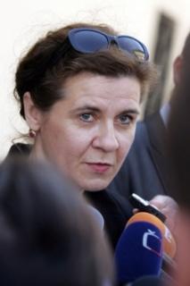 Marta Smolíková také dorazila za premiérem Fischerem.