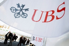 Největší švýcarská banka se snaží dostat z potíží.