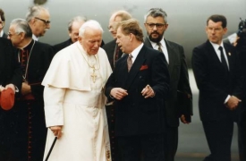 Poslední návštěva papeže v Česku se odehrála v roce 1997.
