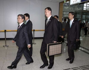 Jihokorejská delegace přijíždí téměř po roce do KLDR.