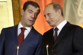 Medveděv: "Tlačí se na tebe nějaká Věra... Putinová."