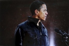 Snímek řečnícího prezidenta Obamy v dešti získal cenu za fotografii.