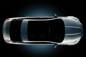 Nov&yacute; Jaguar XJ se zat&iacute;m ukazuje pouze z ptač&iacute; perspektivy.