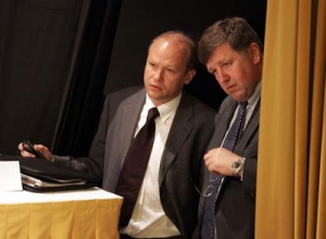 Jaroslav Vacek (vpravo, v hovoru s I. Haškem): Nic neřeknu.  