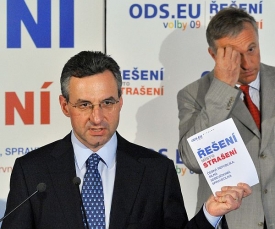 Lídr ODS do eurovoleb Jan Zahradil je v kampani ostrý.