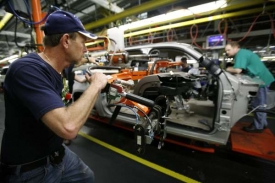 Výroba se v několika továrnách GM na tři měsíce zastaví.