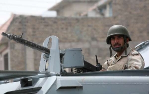 Pákistánská armáda přenechává okres Buner talibancům bez boje.