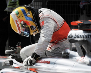 Na verdikt FIA čeká i úřadující šampion F1 Brit Lewis Hamilton.