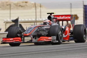 Monopost stáje McLaren.