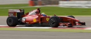Monopost stáje Ferrari.
