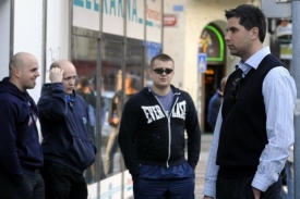 David Vávra (vpravo) potvrdil, že policie propustila Davida Dukea.