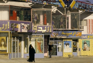Móda a svatební salony. Staronové objevy iráckých žen.