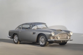 Aston Martin DB4 se stal plnohodnotným konkurentem aut jako ferrari, ale kvalitněji postaveným.