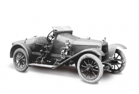 Před válkou změnila značka Aston Martin několik majitelů, přesto si její auta udržela svoji pověstnou kvalitu.