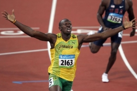 Usain Bolt na olympiádě v Pekingu v cíli dvousetmetrového sprintu.