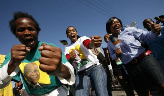 Příznivci ANC slaví své a Zumovo vítězství.