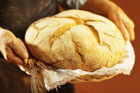 O úctu prý chléb připravil komunismus a nízká cena.