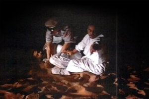 Šajch Ísá bin Zajd Nahaján na usvědčujícím videozáznamu.