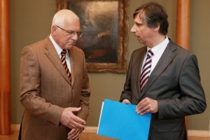 Premiér Fischer dnes přinesl na Hrad seznam nových ministrů.