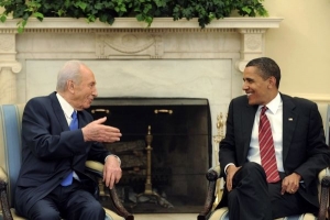 Izraelský prezident Peres s americkým protějškem Barackem Obamou.