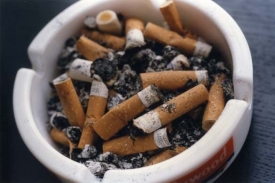 Kouření u nás stále není považováno za vážný problém.
