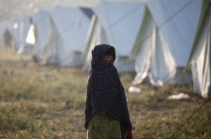 Uprchlíci bydlí ve stanech. Na místech tvrdých bojů nikdo být nechce.