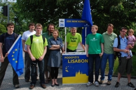 Ať prezident podepíše Lisabon, žádají zelení u petičních archů.
