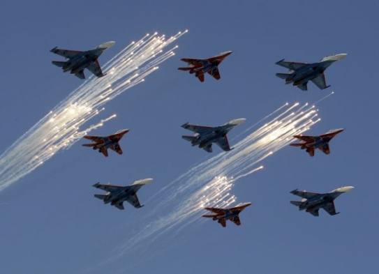 Ruské MiG-29 přelétly nad hlavami diváků.