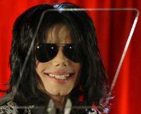 Michael Jackson prý porušil dohodu.